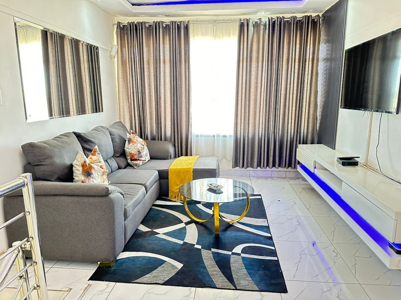 Gorgeous 1-Bedroom Duplex BnB